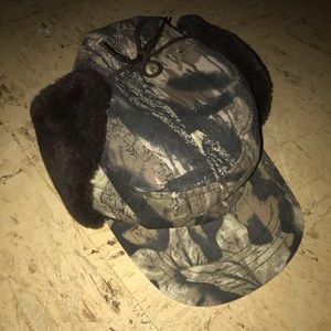 Vintage camo mad bomber hat.